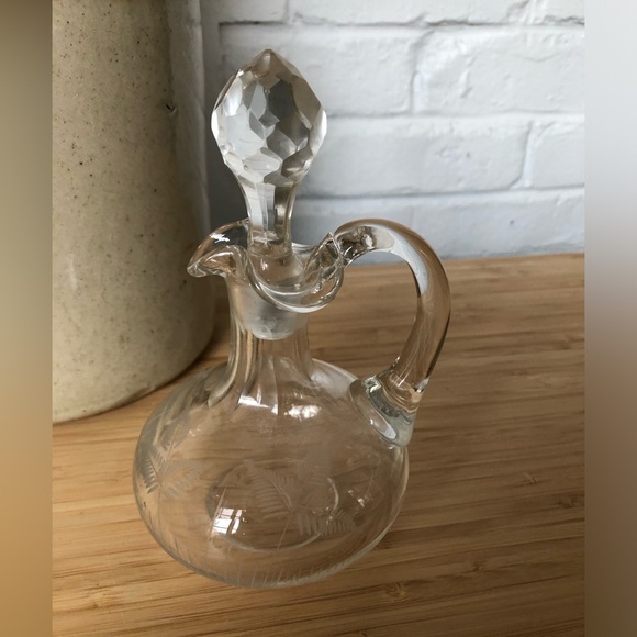 Vintage Crystal Mini Cruet with Leaves design - Picture 5 of 6